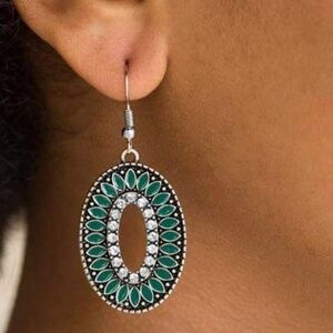 🆕 Urban‎ Boutique - Teal & Rhinestone Earrings